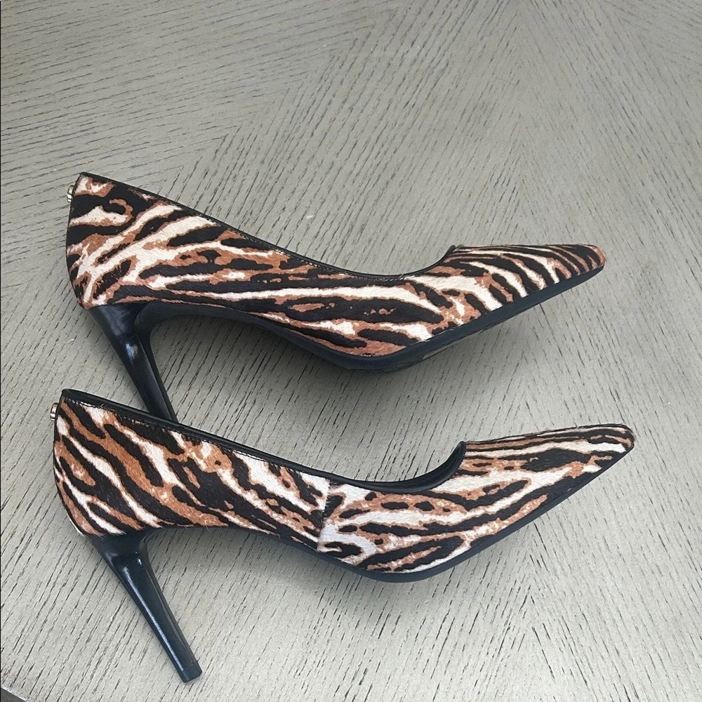 Michael Kors Dorothy Flex Pump Tiger  Print Calf Hair - Camel size 7.5